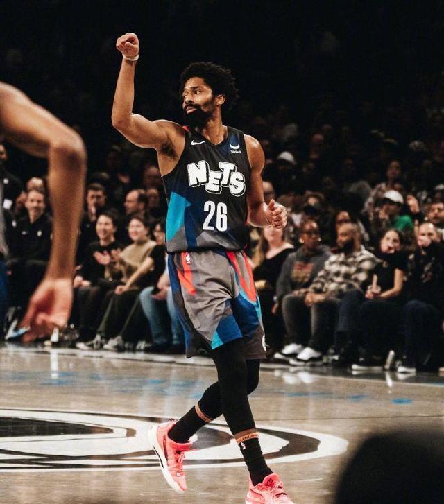 CBA常规赛倒计时，夏洛特黄蜂赛后内部沟通，细节引发关注，信心回归，年轻球员得到机会的简单介绍